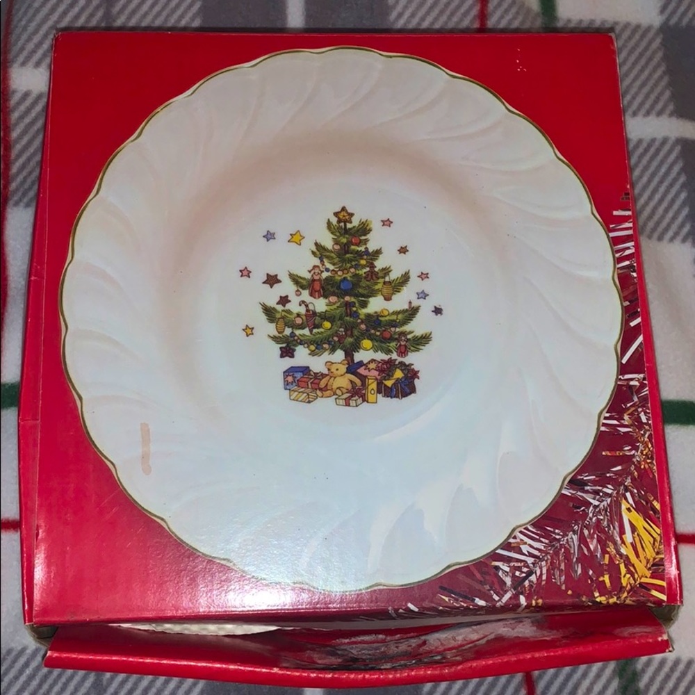 Happy Holidays Nikko (Rim Soup Plate) set of 4
